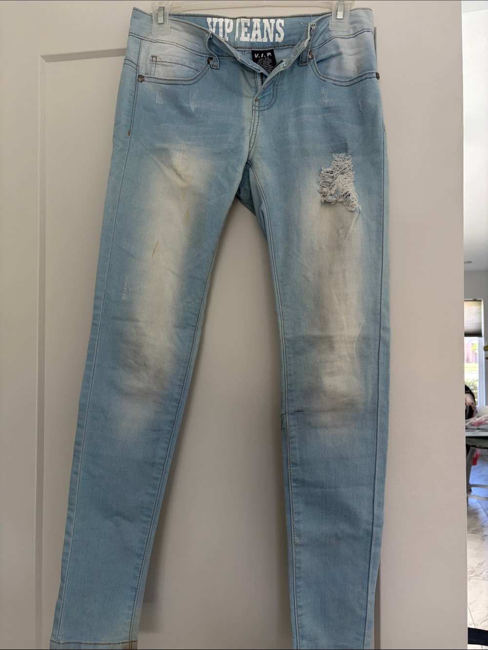 V.I.P. Light blue distressed jeans 3/4